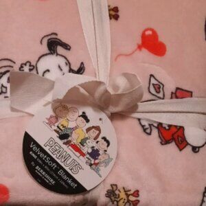 Berkshire Snoopy Valentines King Size Blanket